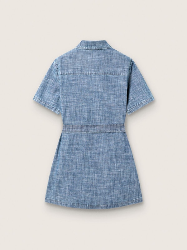 Kurz&auml;rmliges M&auml;dchenhemdblusenkleid Journey aus azurblauem Baumwollchambray mit Stick-Patch