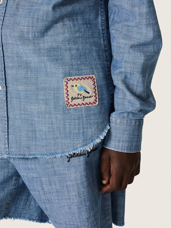 Golden Goose - Azurblaues Unisex-Hemd Journey aus Baumwollchambray mit Fransen an der Unterpartie und Stick-Patch in 