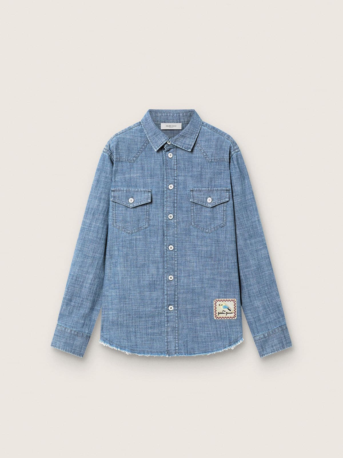 Golden Goose - 프린지 밑단과 자수 패치가 더해진 라이트 블루 코튼 샴브레이 저니 유니섹스 셔츠 in 