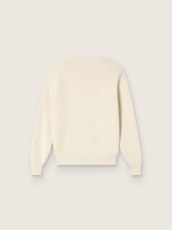 Golden girls&rsquo; sweater in white cotton yarn with mascot embroidery