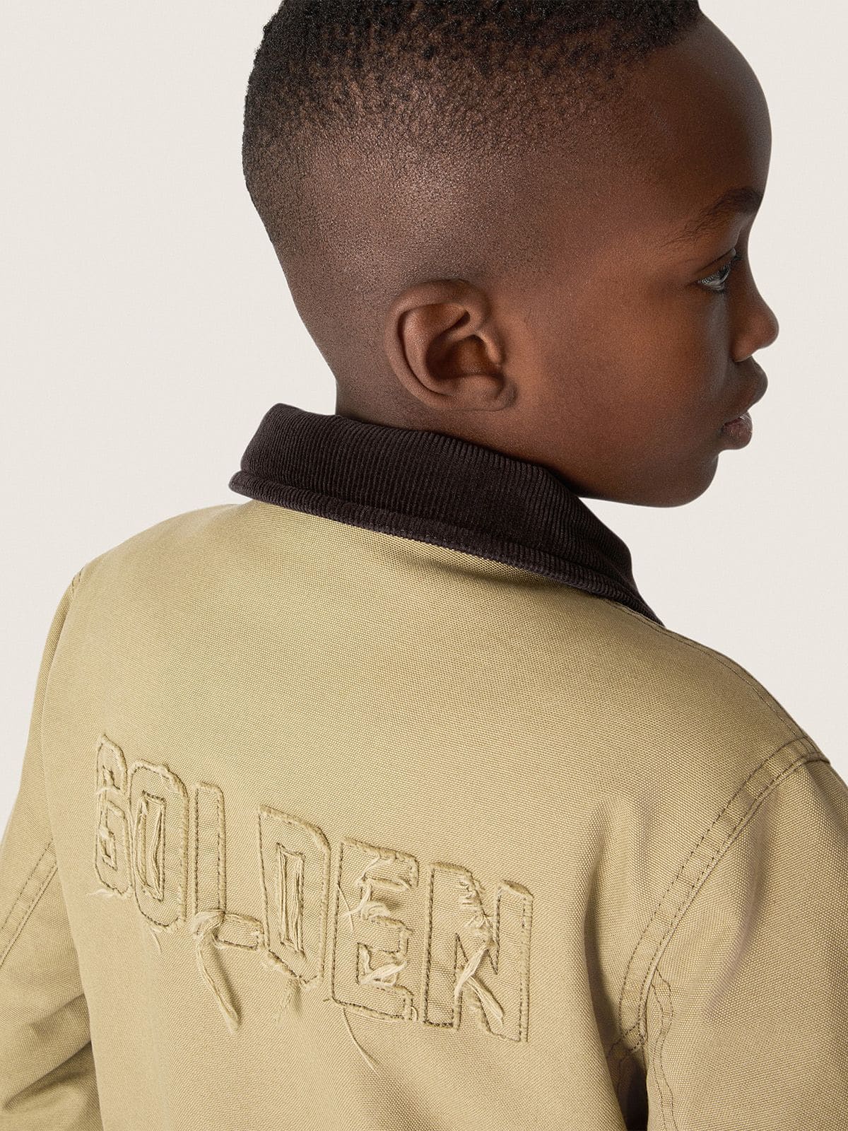 Golden Goose - Chaqueta acolchada infantil de algod&oacute;n beige con bordado y parche in 