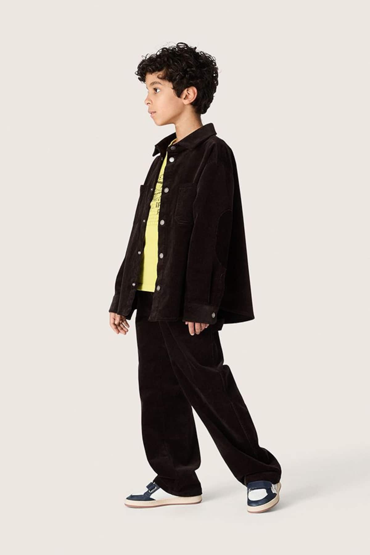 Kids&rsquo; shirt in brown corduroy with white print