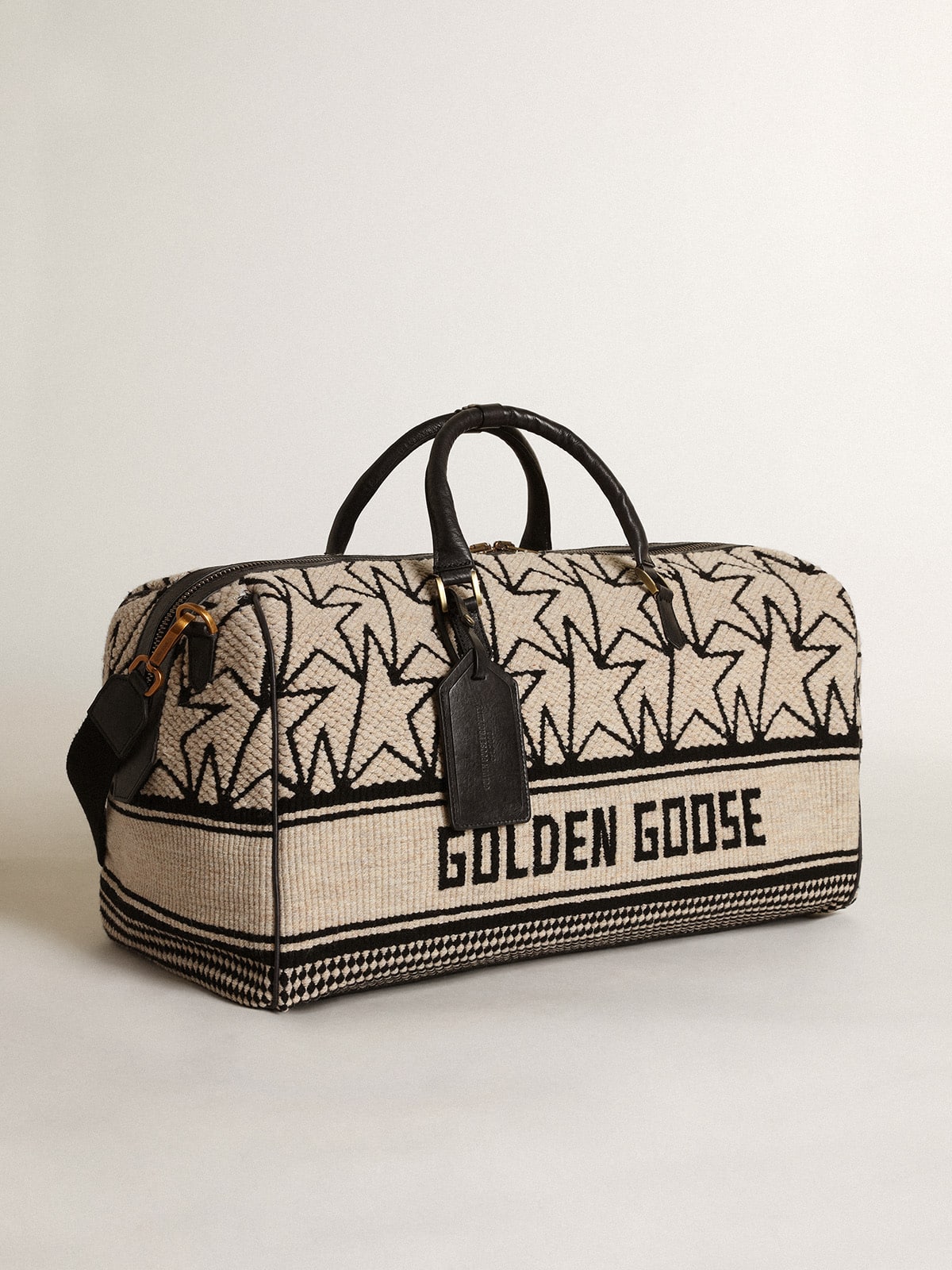 Golden Goose - Duffle bag homme en laine jacquard blanc de lait et inscription noire in 