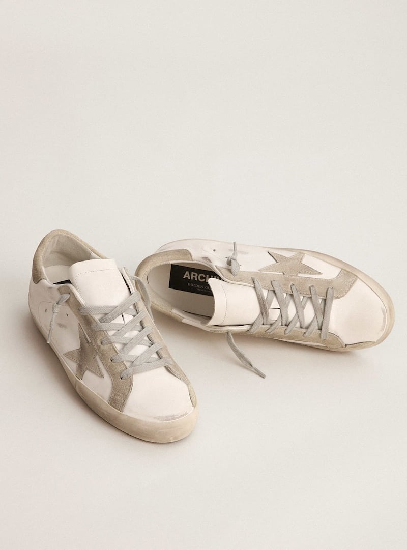 Golden Goose - Super-Star de hombre con estrella y refuerzo del tal&oacute;n de ante gris in 