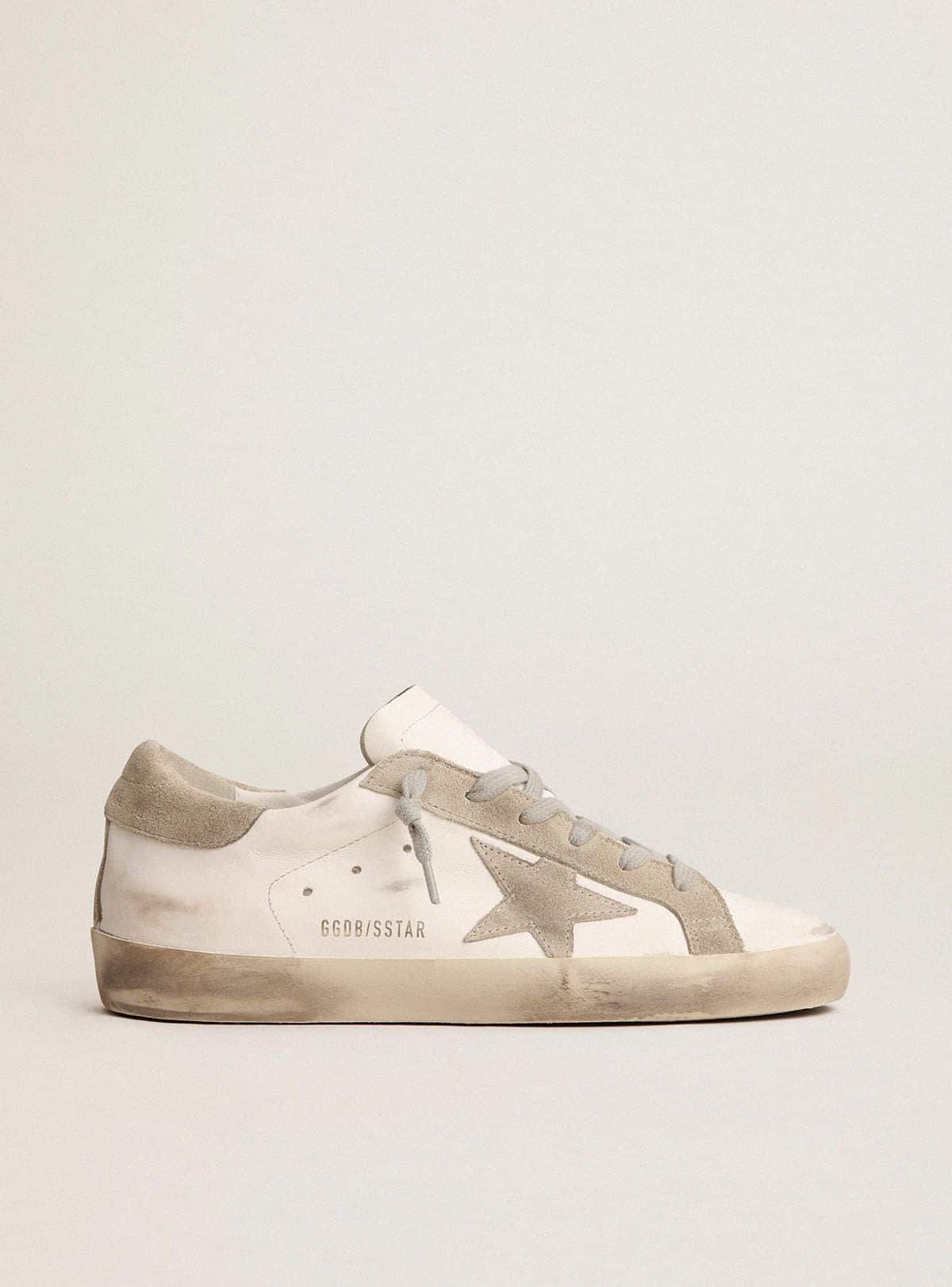 Golden Goose - Super-Star Uomo con stella e talloncino in suede grigio in 