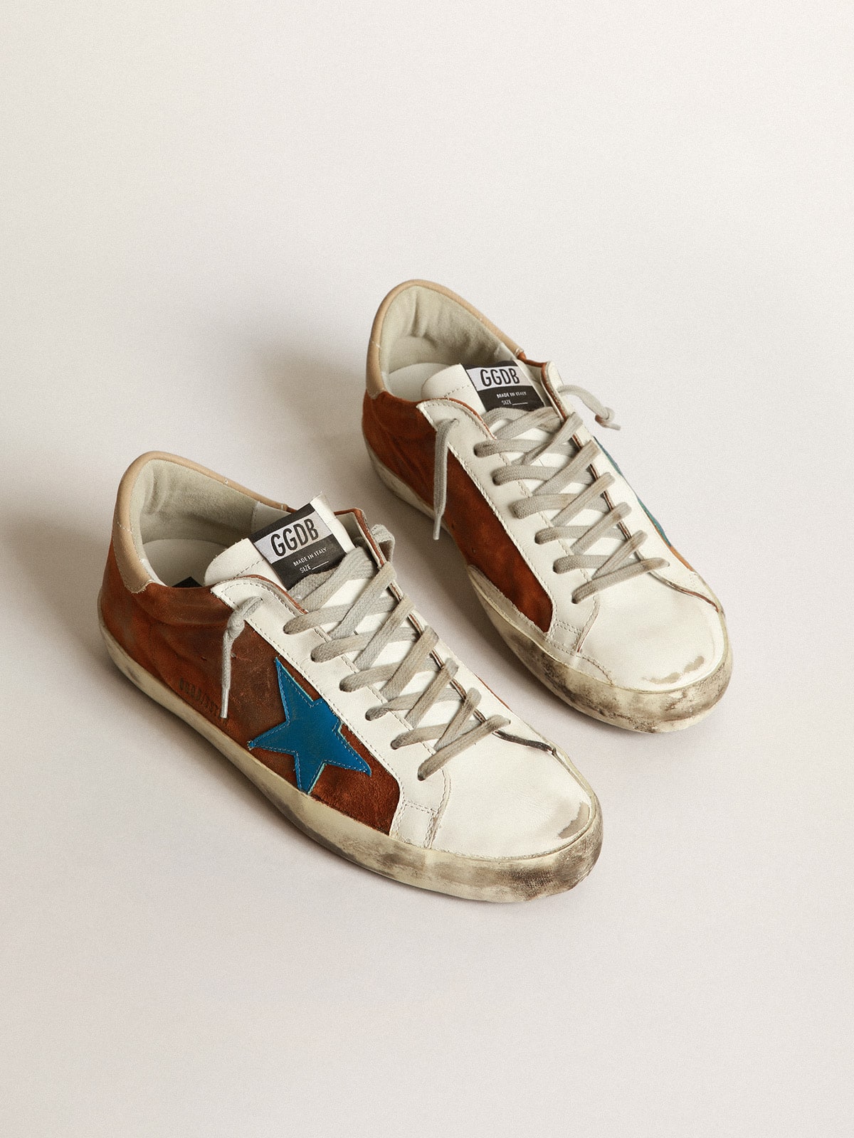 Golden Goose - Super-Star sneakers in brown suede with a navy blue star in 