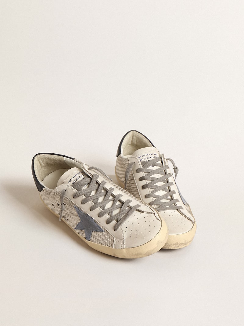 Golden Goose - Super-Star de malla color plateado claro con estrella de ante celeste in 