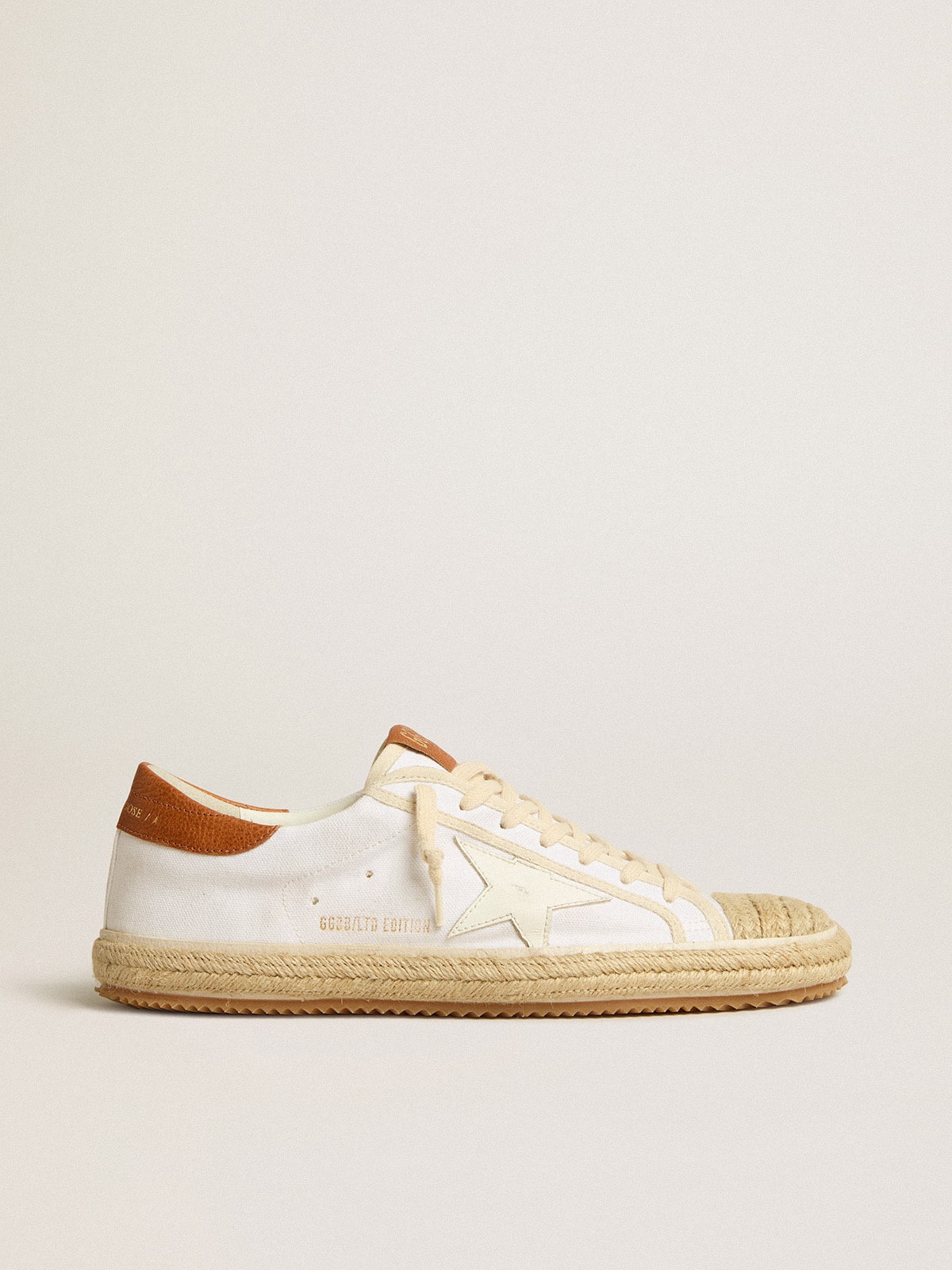 Golden Goose - Super-Star LTD pour homme en toile avec étoile en cuir blanc et bout en raphia in 