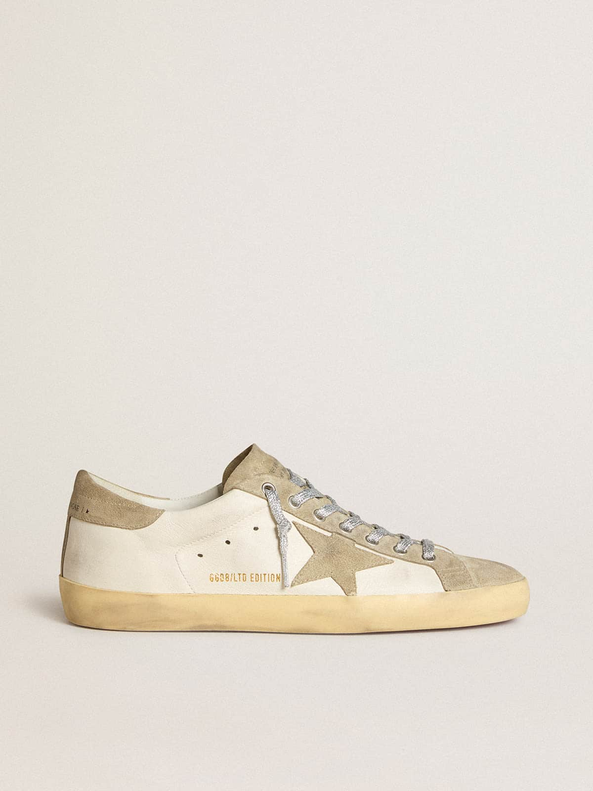 Golden Goose - Super-Star Uomo in nappa con stella in suede ghiaccio e ricamo nero in 