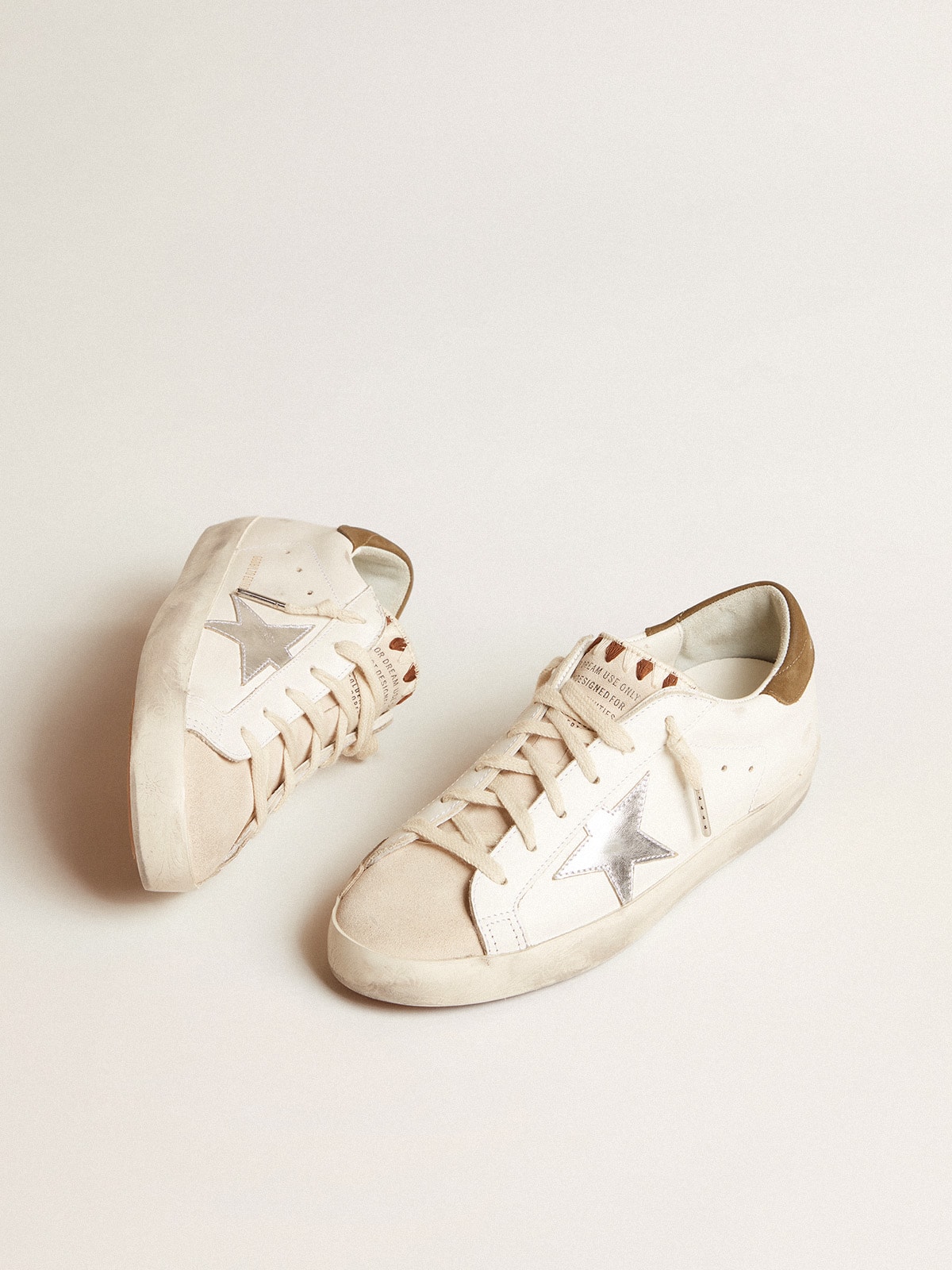 Golden Goose - Super-Star LTD con stella in pelle laminata argentata e talloncino marrone in 