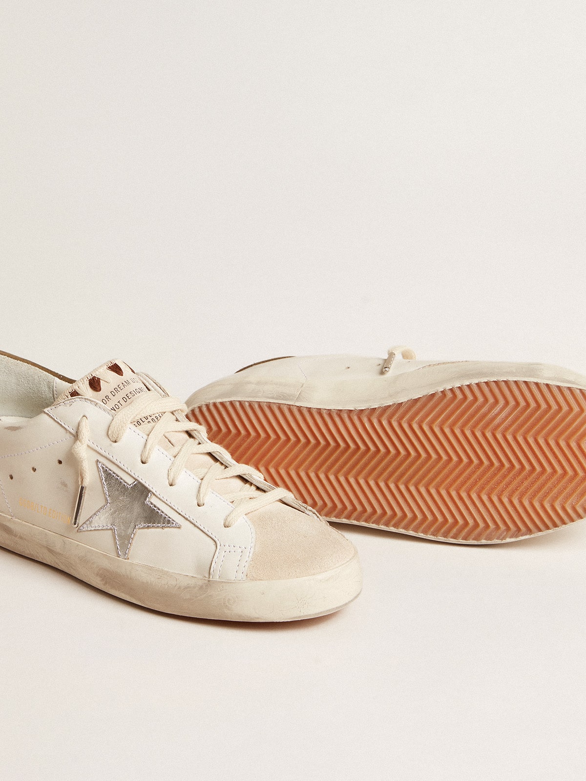 Golden Goose - Super-Star LTD con stella in pelle laminata argentata e talloncino marrone in 