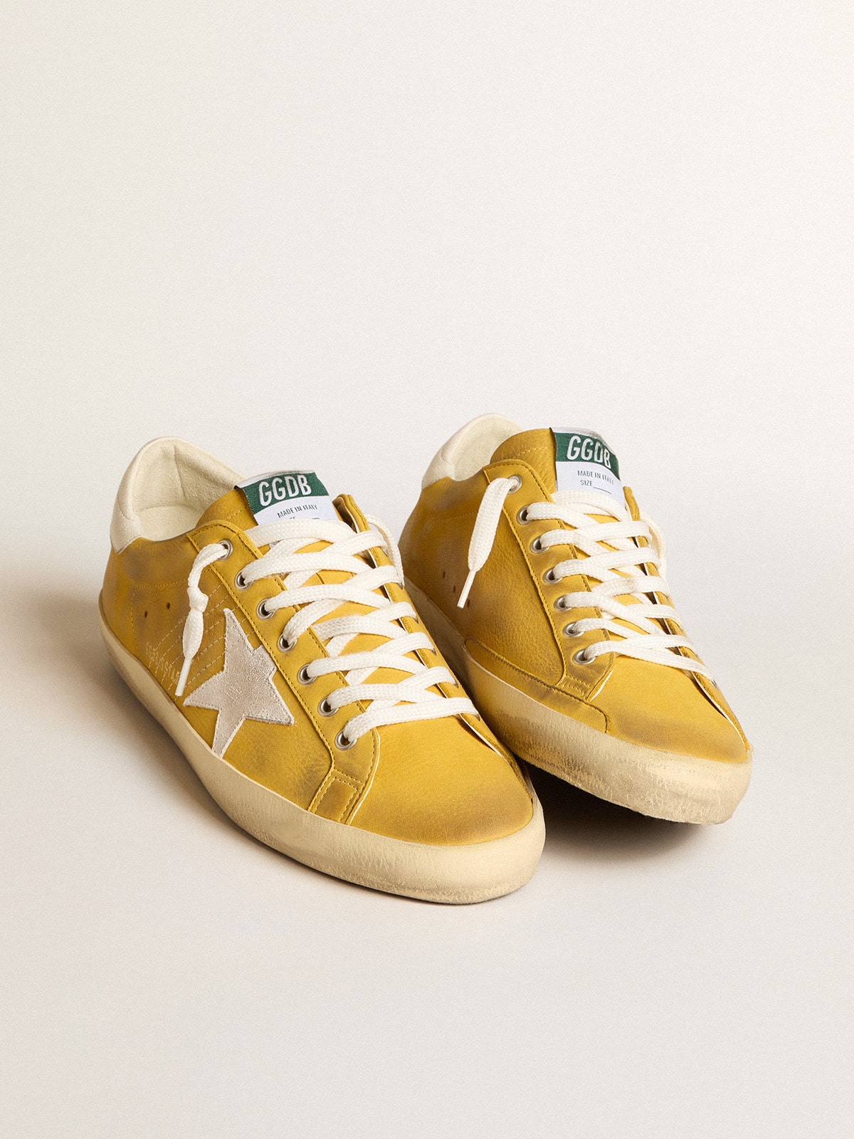 Golden Goose - Super-Star miele con stella in suede bianco e talloncino in nappa bianca in 