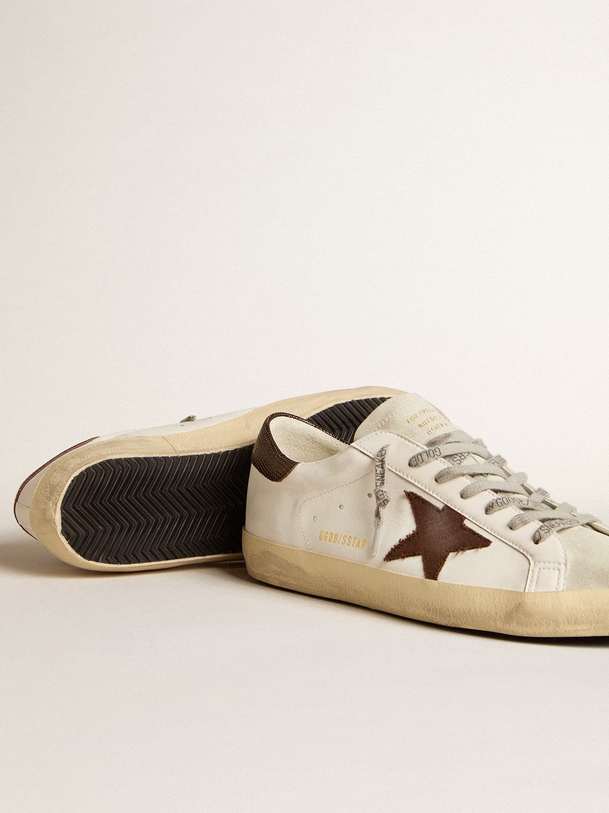 Golden Goose - Super-Star d’origine biologique avec étoile en toile et contrefort en cuir marron foncé in 