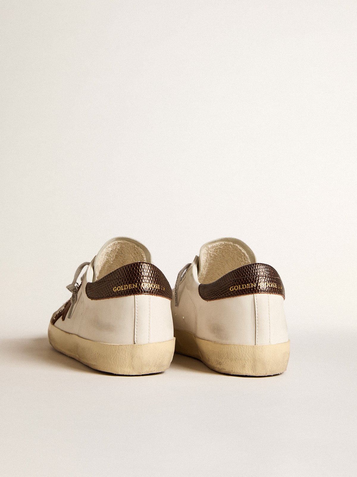 Golden Goose - Super-Star bio-based con stella in canvas e talloncino in pelle marrone scuro in 