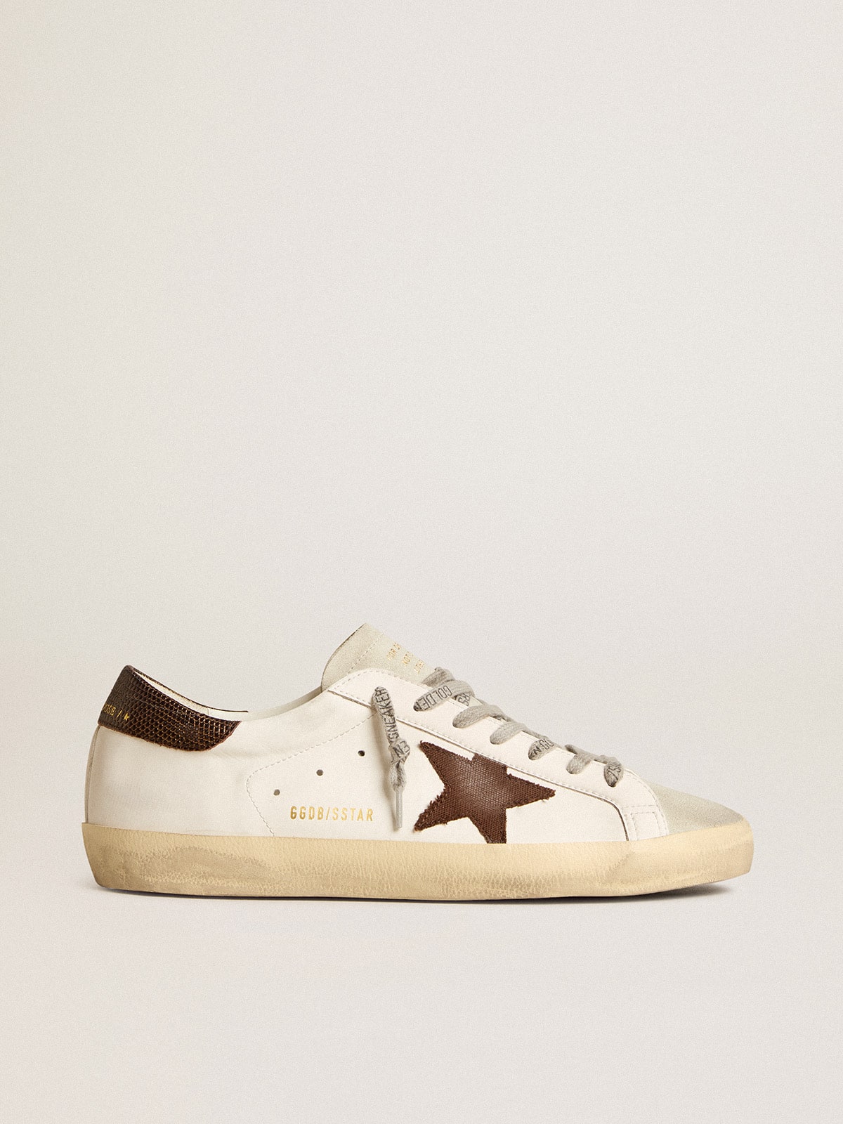 Golden Goose - Super-Star bio-based con estrella de lona y refuerzo del talón de piel marrón oscuro in 