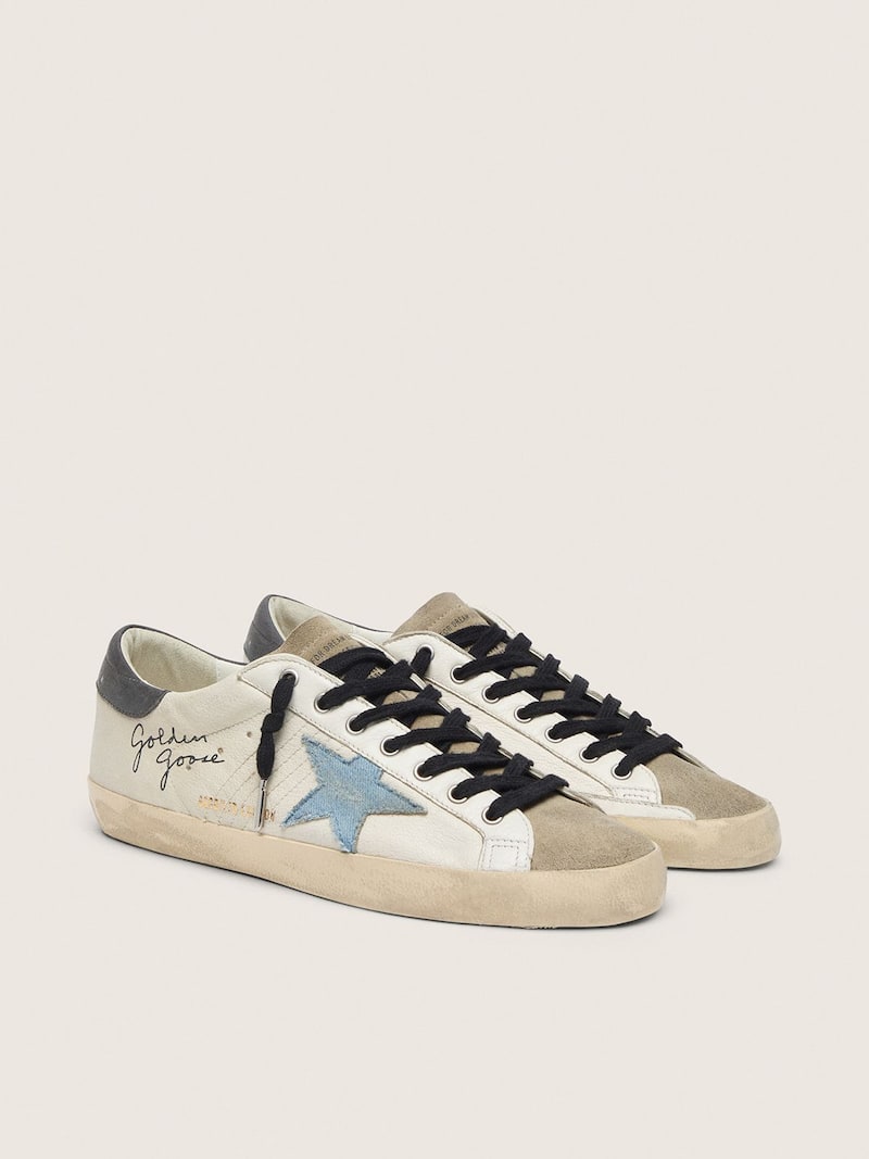 Golden Goose - Super-Star aus Nappaleder mit azurblauem Raulederstern und grauem Leder an der Fersenpartie in 