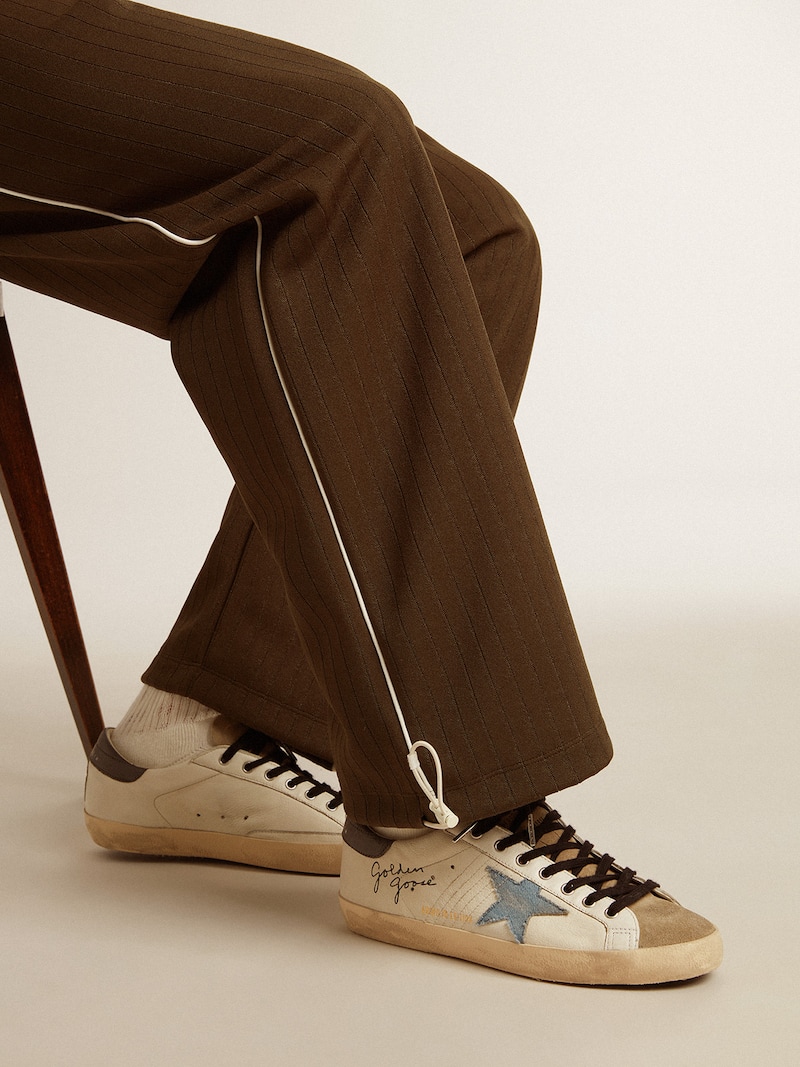 Golden Goose - Super-Star aus Nappaleder mit azurblauem Raulederstern und grauem Leder an der Fersenpartie in 