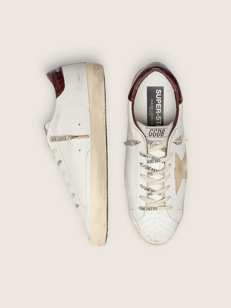 Golden Goose - Super-Star con estrella de ante arena y refuerzo del tal&oacute;n de piel de cocodrilo roja in 