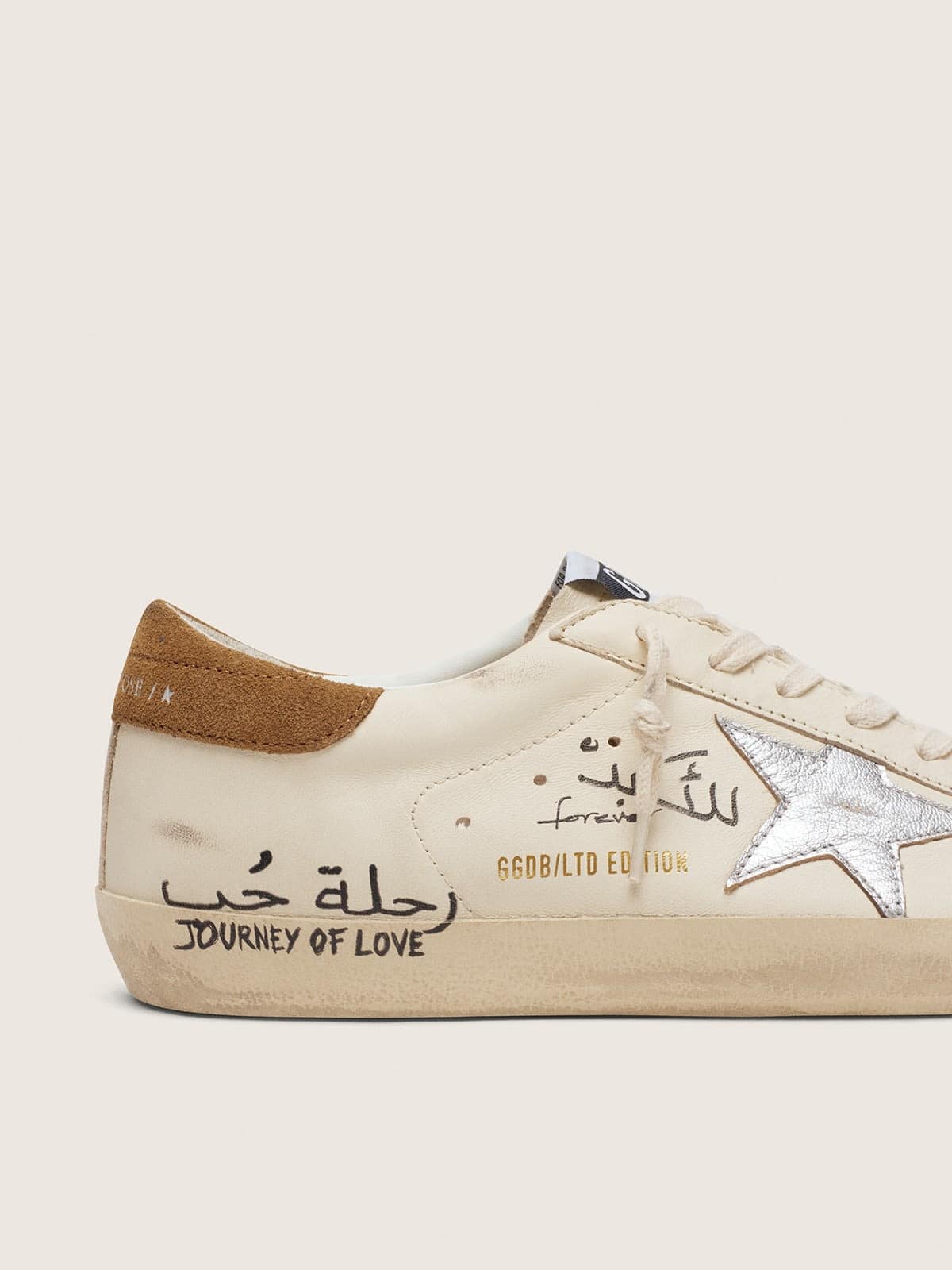 Golden Goose - Super-Star Masculino de napa com estrela met&aacute;lica prateada e escritas all-over in 