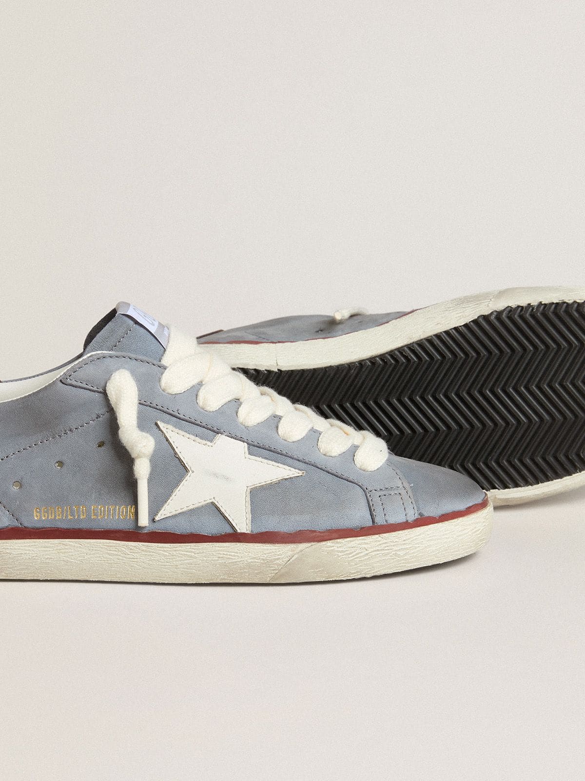 Golden Goose - Super-Star LTD in pelle nabuk azzurra con stella in pelle bianca e talloncino in pelle marrone in 