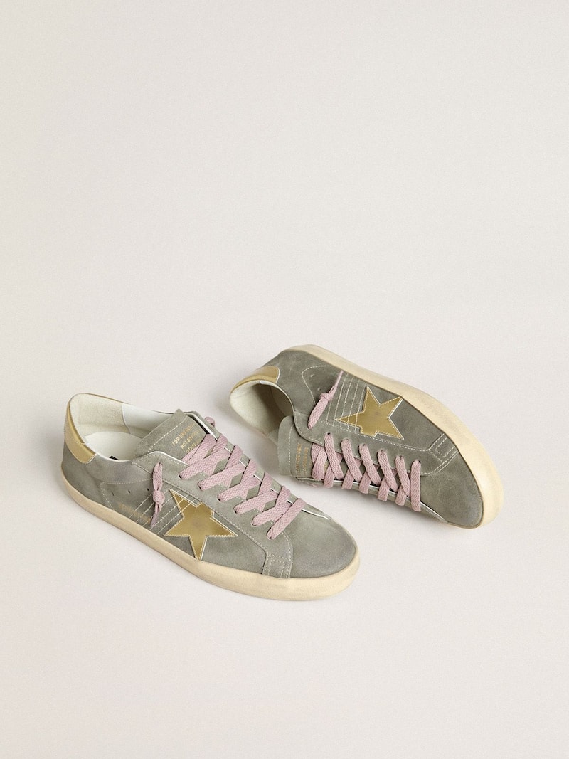 Golden Goose - Super-Star para hombre de ante gris con estrella y refuerzo del tal&oacute;n de piel laminada dorada in 