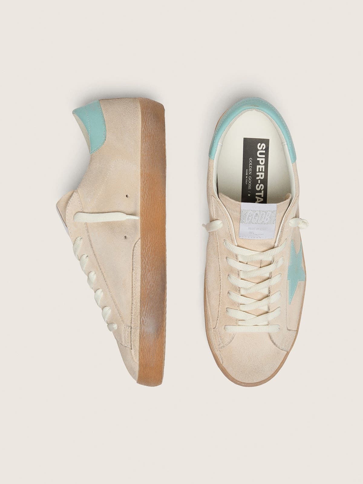 Golden Goose - Super-Star Herren aus beigefarbenem Rauleder mit wassergr&uuml;nem Stern in 