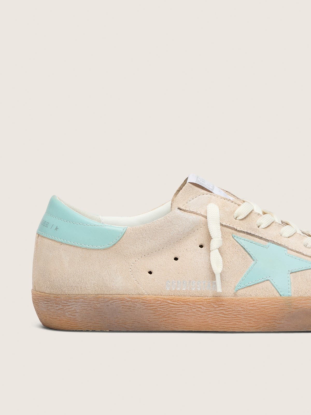 Golden Goose - Super-Star Herren aus beigefarbenem Rauleder mit wassergr&uuml;nem Stern in 