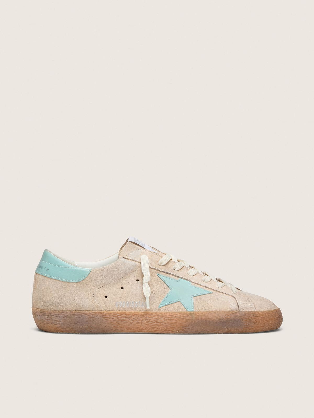 Golden Goose - Super-Star Herren aus beigefarbenem Rauleder mit wassergr&uuml;nem Stern in 