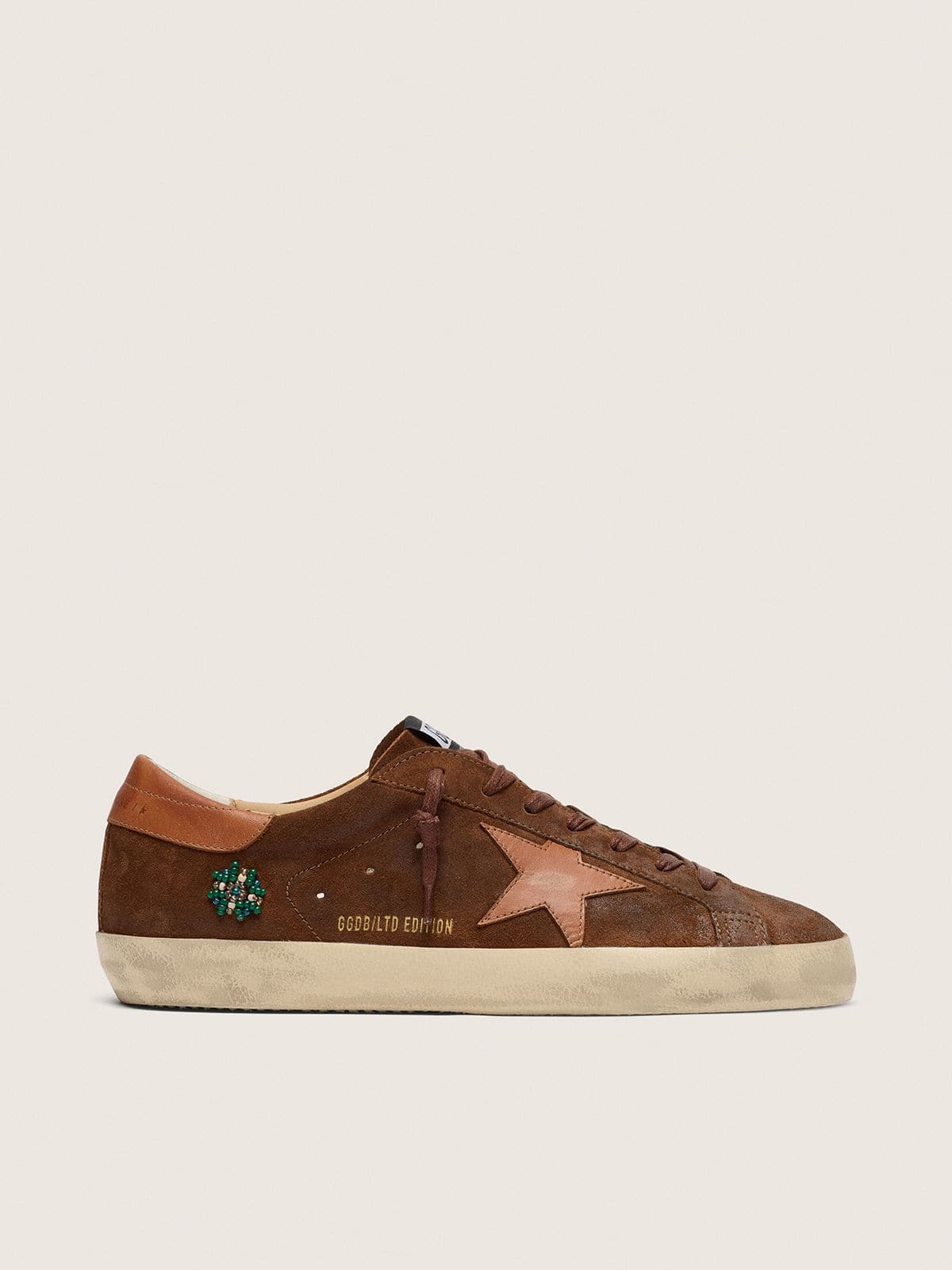 Golden Goose - Super-Star LTD masculino de suede marrom com estrela de couro cor de tijolo e bordado com mi&ccedil;angas verdes in 