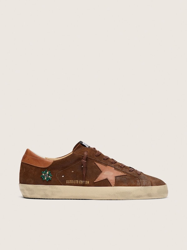 Golden Goose - Men&rsquo;s Super-Star LTD in brown suede with brick-red leather star and embroidery with green beads in 