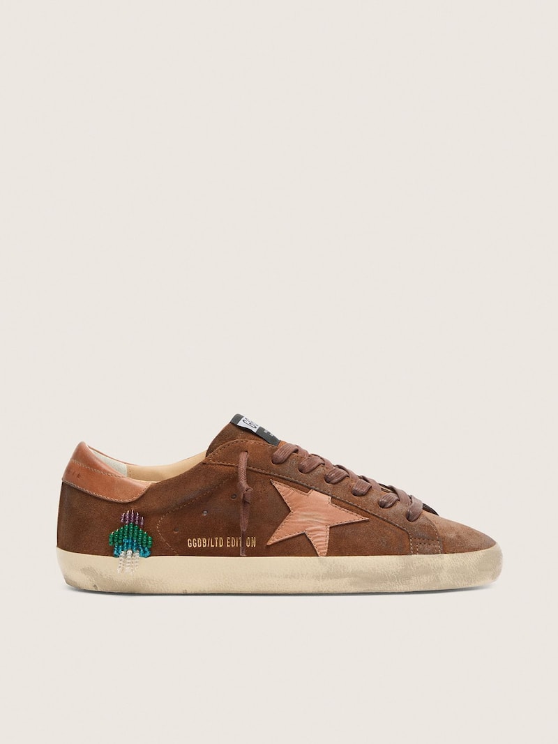 Men&rsquo;s Super-Star LTD in brown suede with brick-red leather star and embroidery with green beads