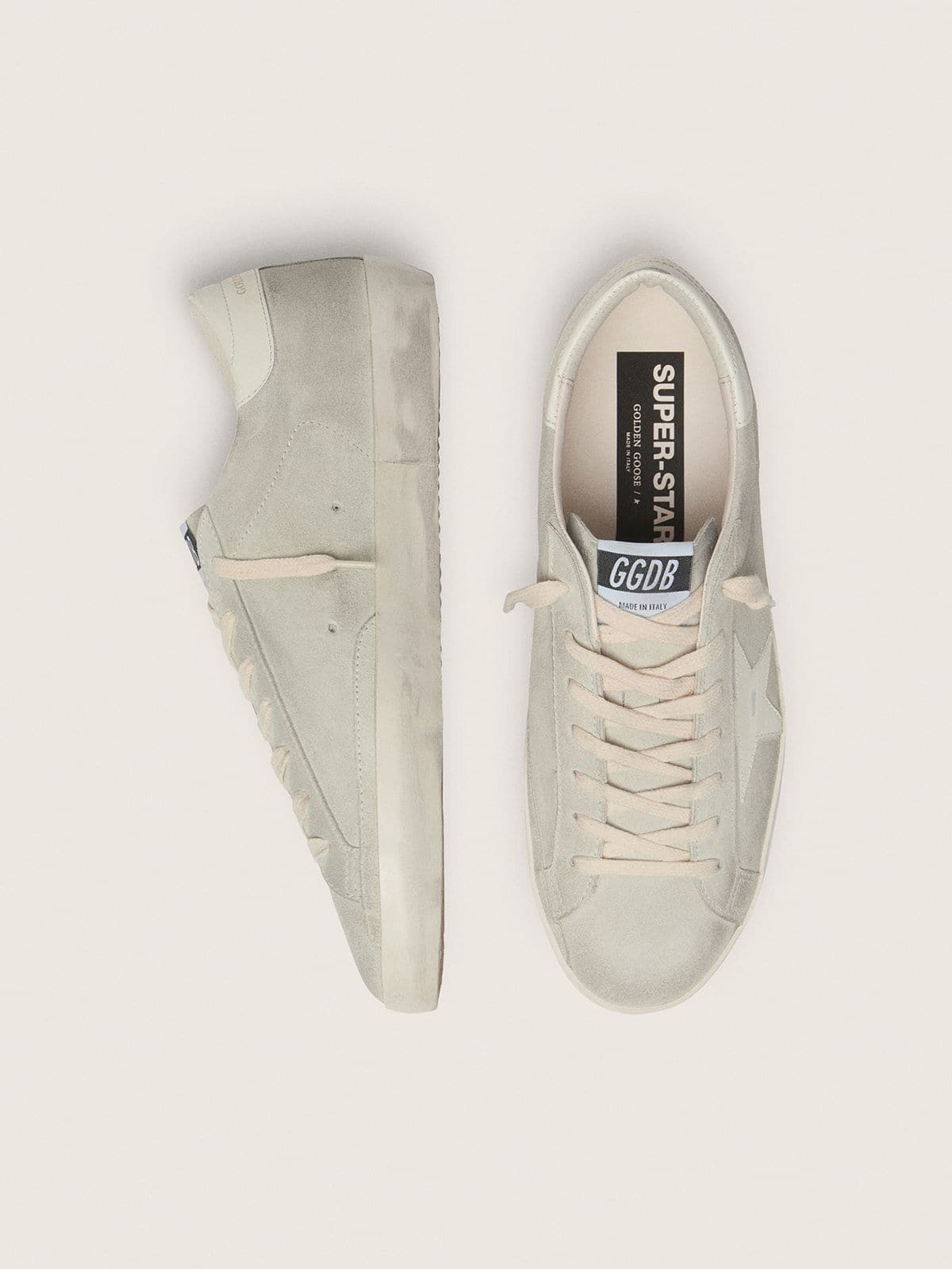 Golden Goose - Super-Star masculino de suede cinza-claro com estrela de couro branco in 