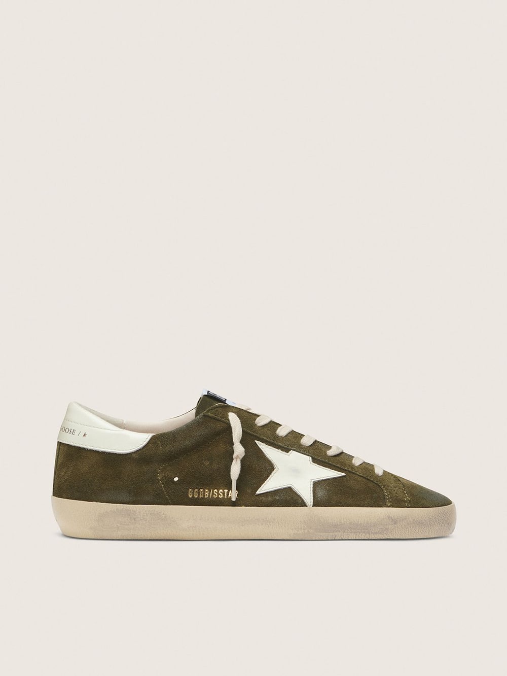Super-Star homme en cuir velours vert olive avec étoile en cuir blanc — Golden Goose