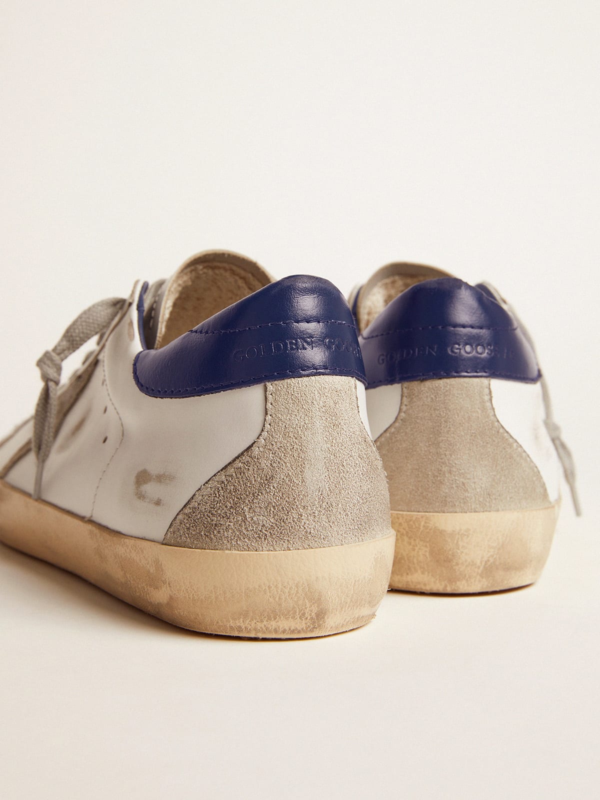 Golden Goose - Super-Star Uomo con stella in suede e talloncino blu in 