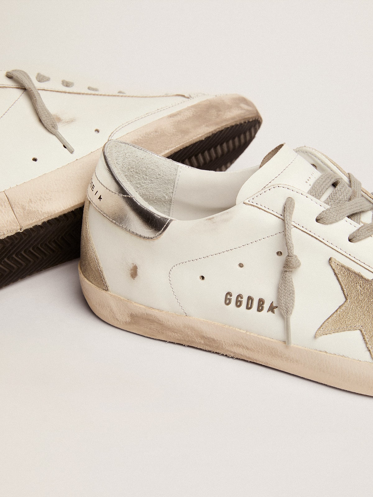 Golden Goose - Super-Star masculino com talão prateado e inscrições in 