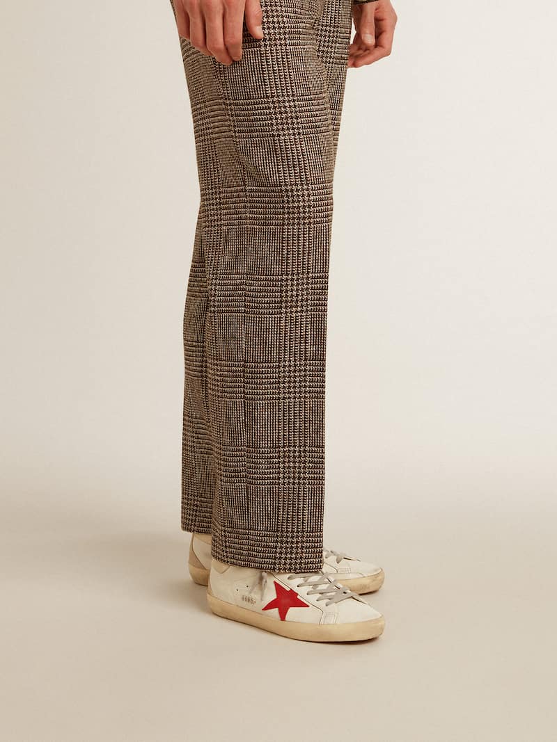Golden Goose - Super-Star de hombre de napa con estrella roja y refuerzo del tal&oacute;n de piel crema in 