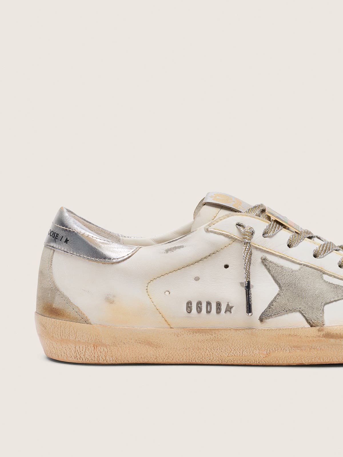 Golden Goose - Super-Star masculino tennis-inspired de couro branco com estrela de suede cinza in 