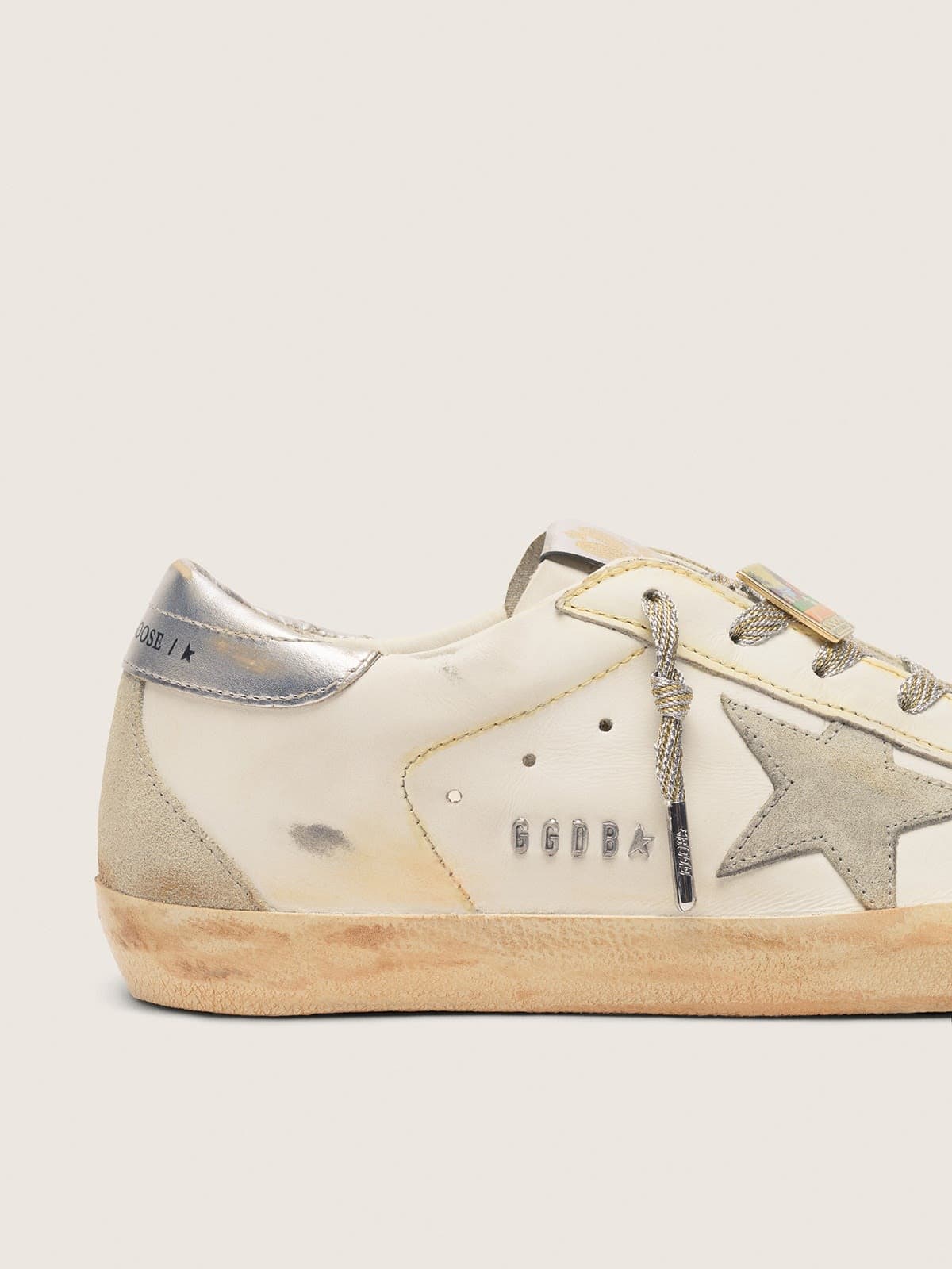 Golden Goose - Super-Star masculino tennis-inspired de couro branco com estrela de suede cinza in 