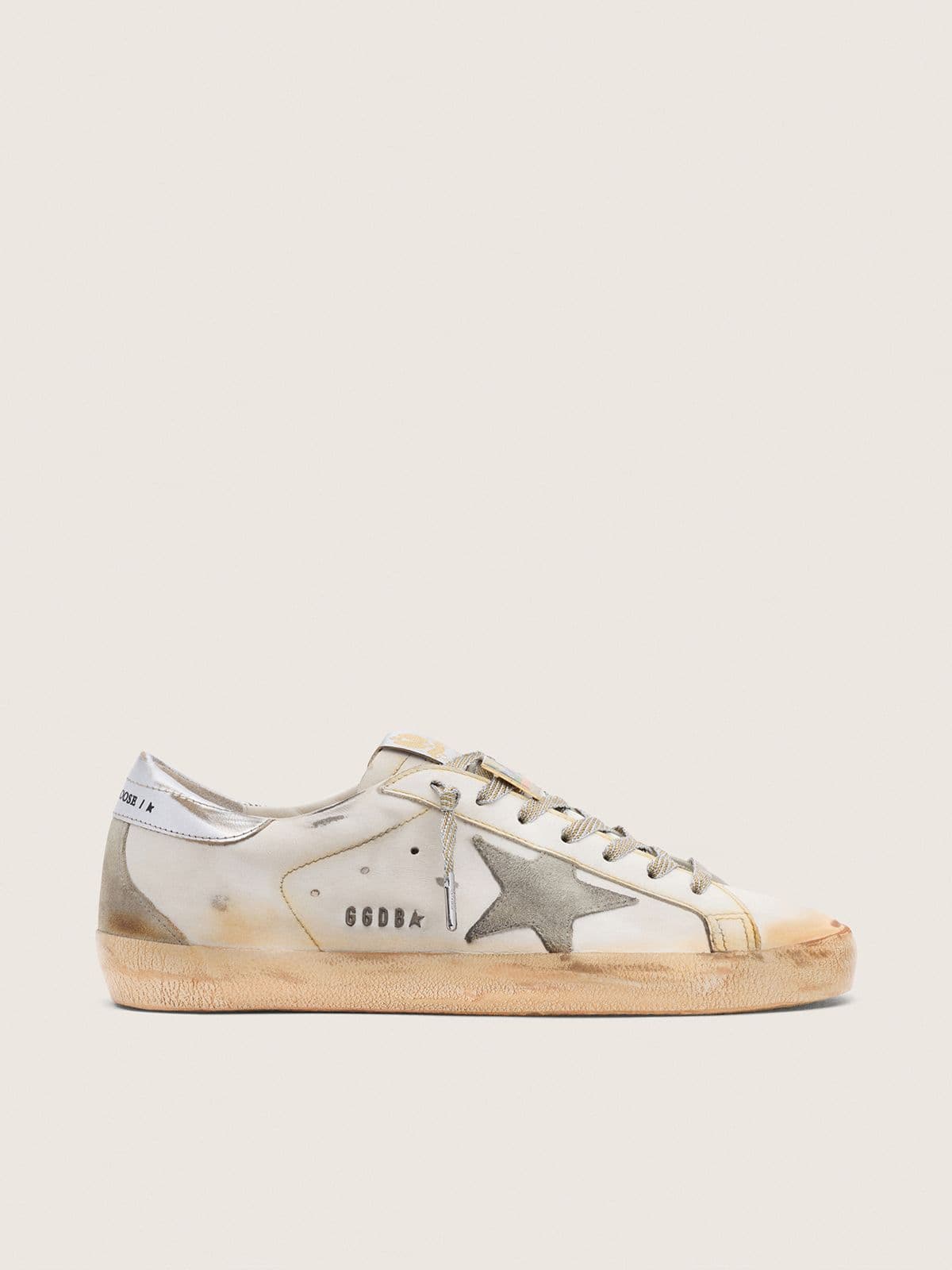 Golden Goose - Super-Star masculino tennis-inspired de couro branco com estrela de suede cinza in 