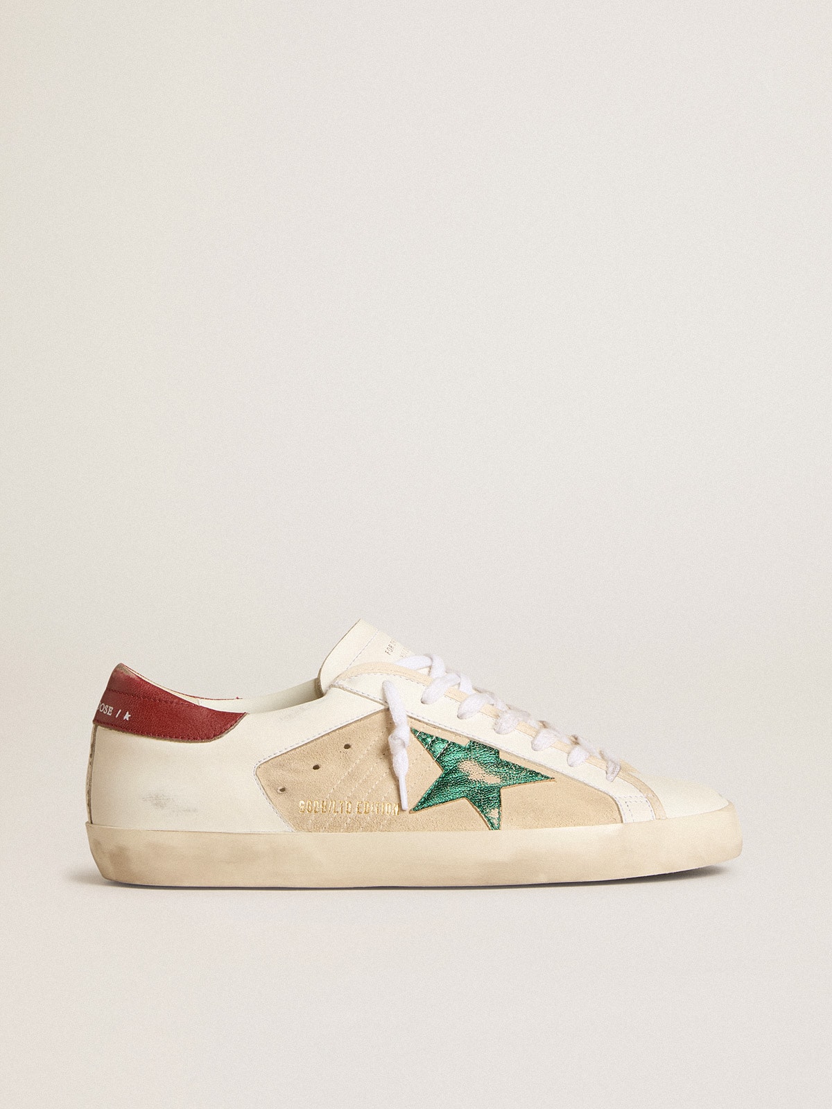 Golden Goose - Super-Star Uomo LTD in suede con stella laminata verde e talloncino rosso in 