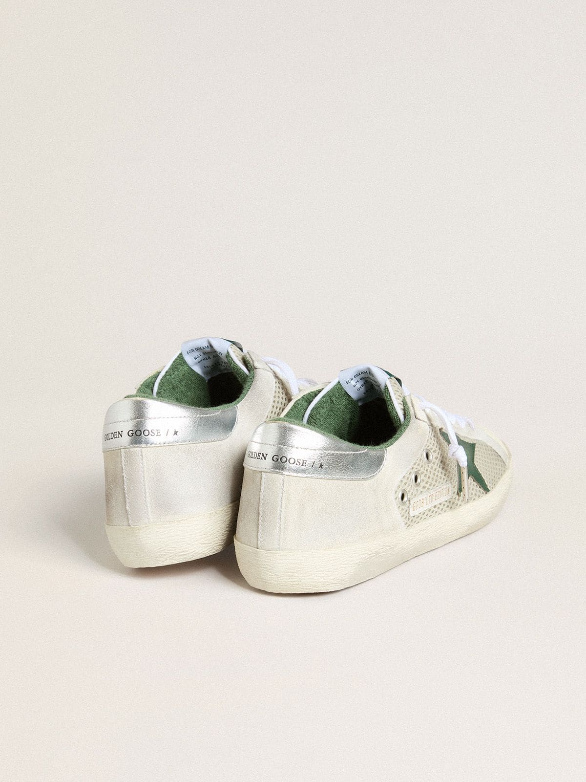 Golden Goose - Super-Star LTD de hombre de ante y malla blanca con estrella de piel verde y refuerzo del talón plateado in 