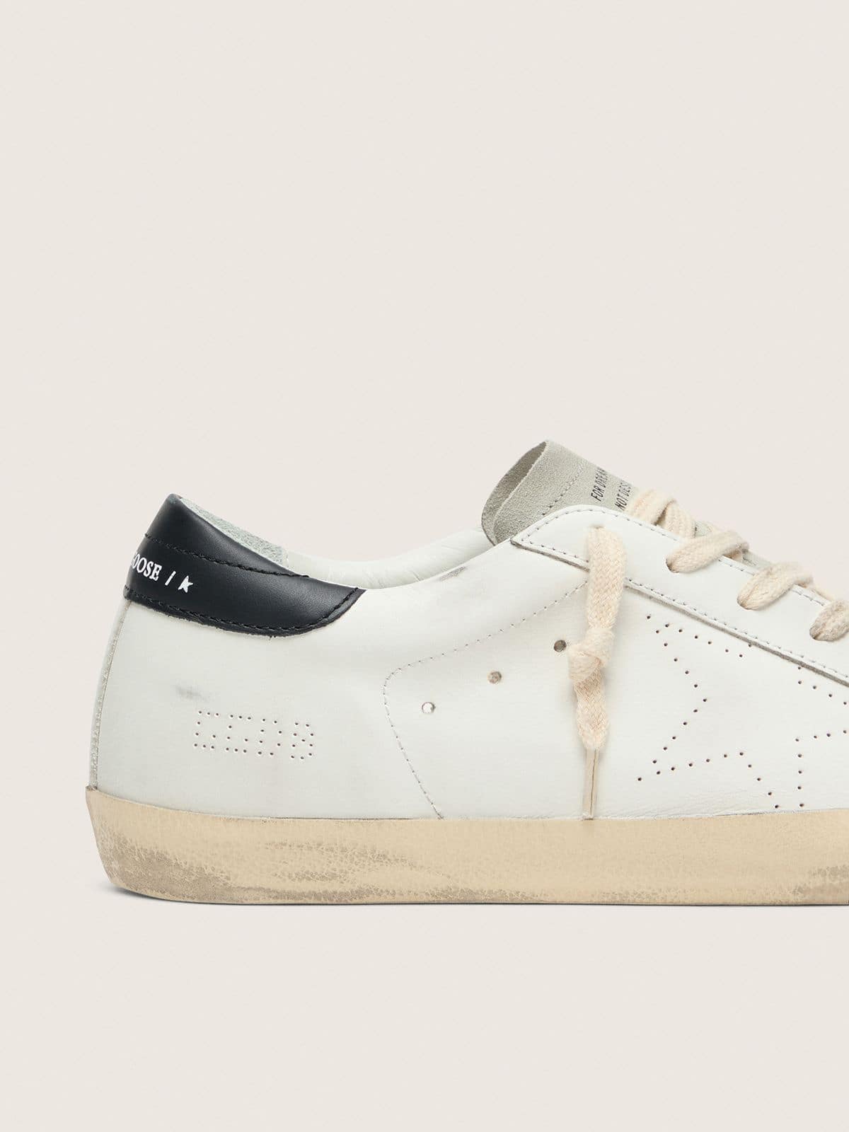 Golden Goose - Super-Star de hombre de piel blanca con estrella perforada in 