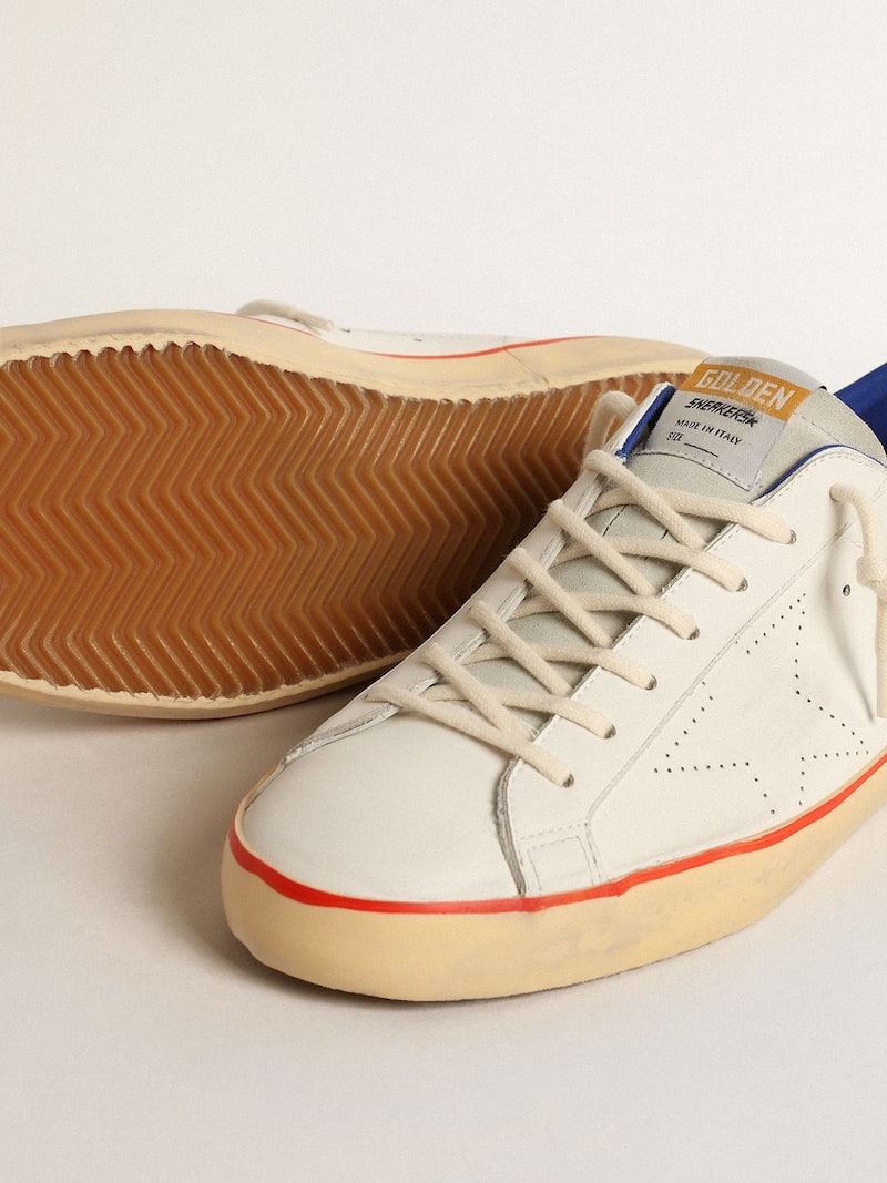 Golden Goose - Super-Star de hombre con estrella perforada y refuerzo del tal&oacute;n de ante azul in 