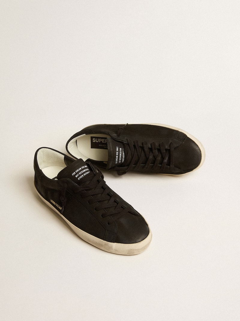 Golden Goose - Super-Star de nobuk negro con estrella perforada y refuerzo del tal&oacute;n de nobuk negro in 