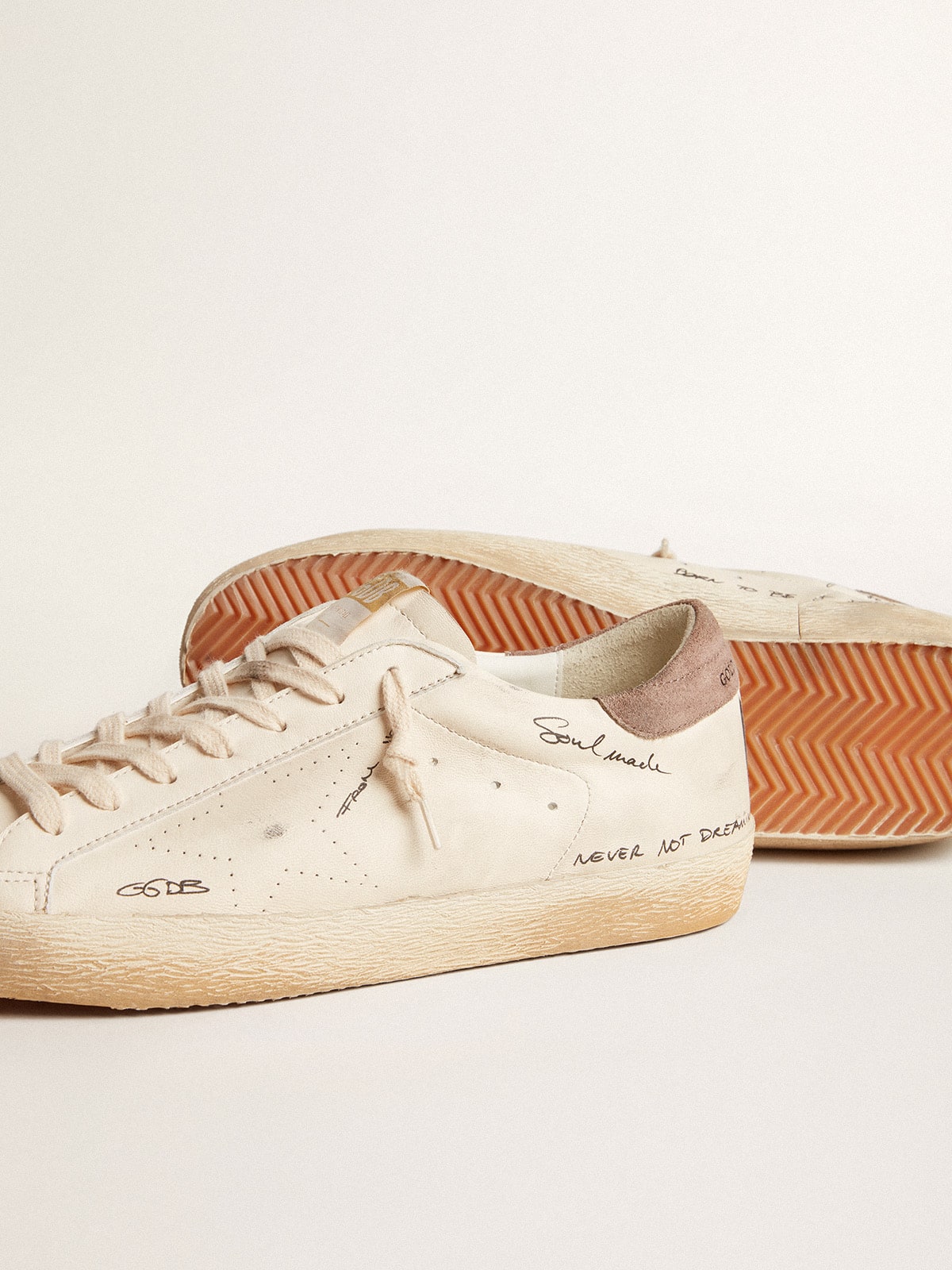 Golden Goose - Super-Star Uomo in nappa con stella traforata e talloncino in suede in 