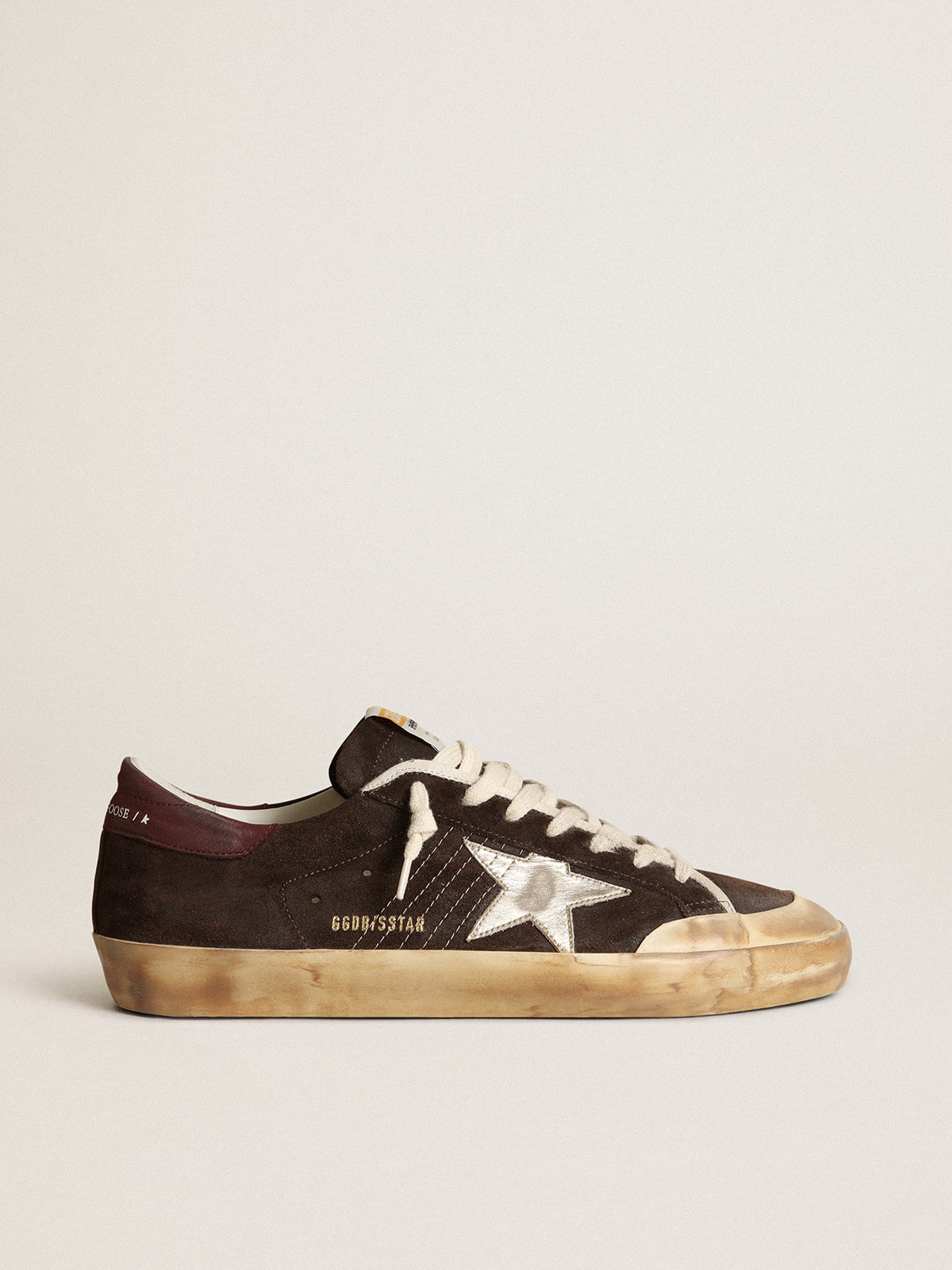 Golden Goose - Super-Star Penstar en daim marron avec étoile couleur platine in 