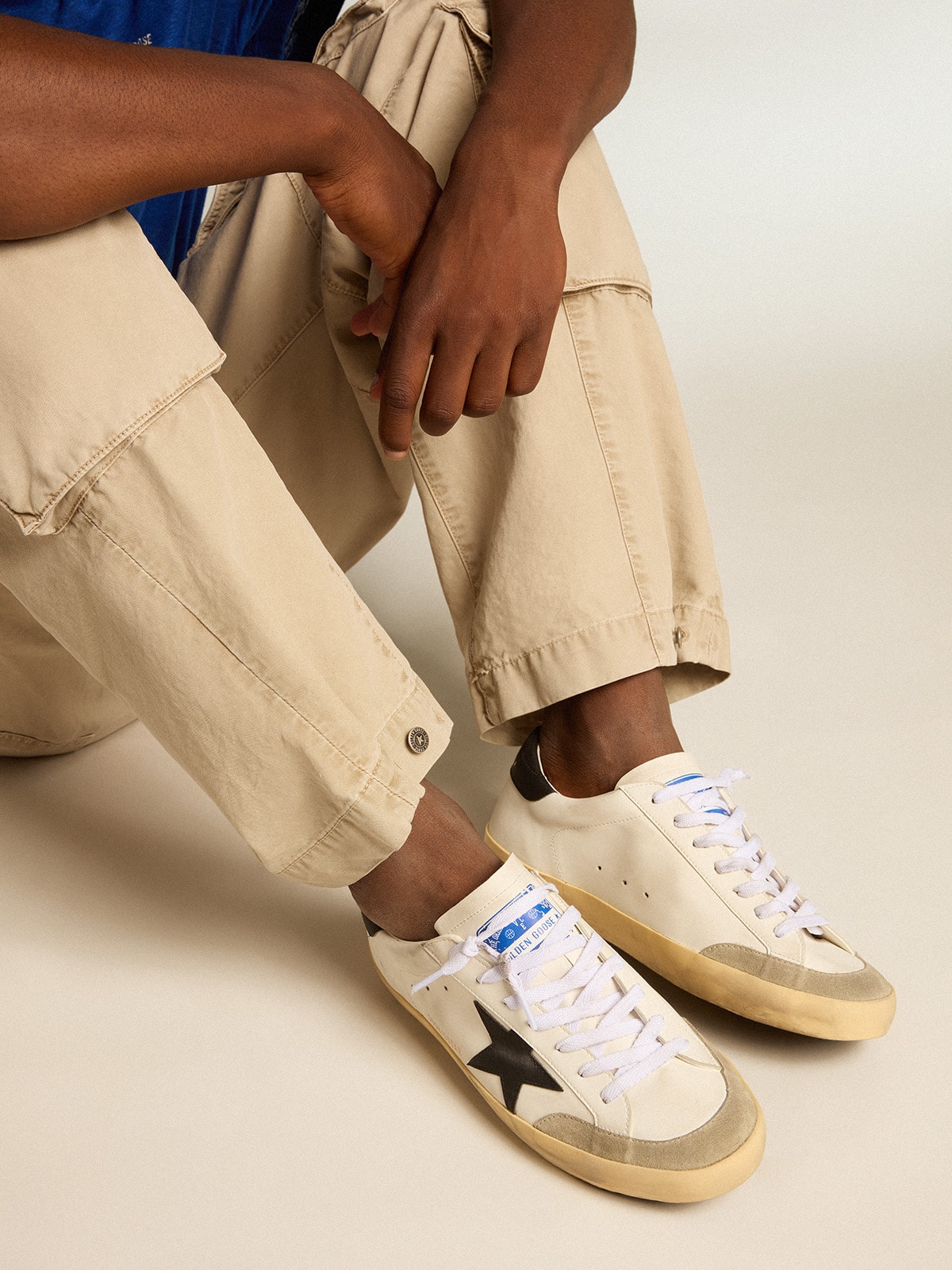 Golden Goose - Super-Star de Hombre bio-based blancas con estrella negra y refuerzo del talón negro in 