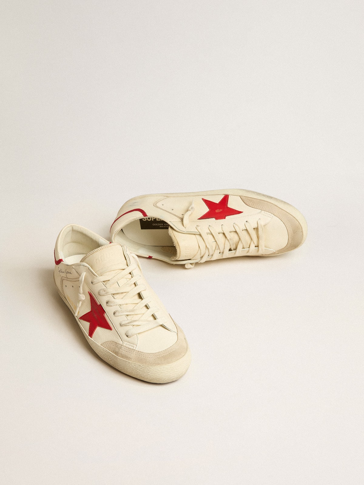 Golden Goose - Super-Star LTD de napa com estrela de couro vermelho e biqueira de suede perolado in 