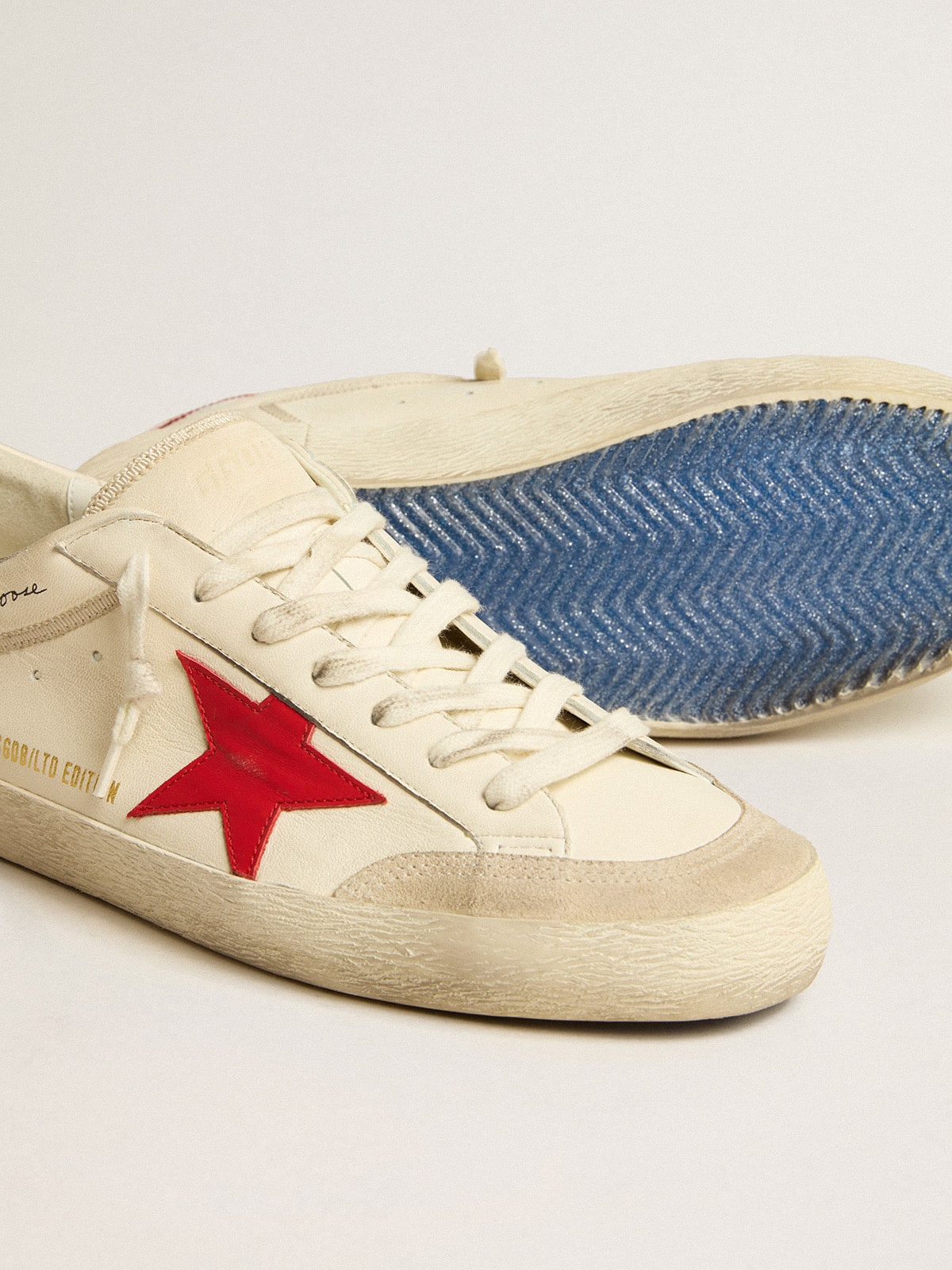 Golden Goose - Super-Star LTD de napa com estrela de couro vermelho e biqueira de suede perolado in 