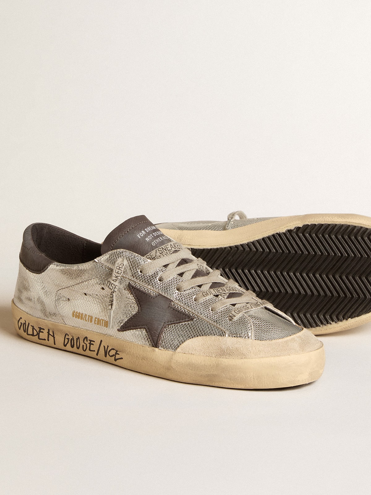 Super Star LTD argentees avec etoile et contrefort en nubuck noir Golden Goose